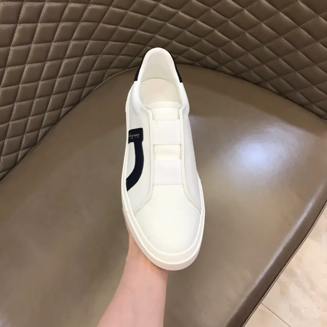 p400【Salvatore Ferraga**】New men's low-top casual shoes! Top-quality cow products, original lasts, made of imported cowhide, first-class texture, first-layer sheepskin lining! Original outsole! The details are exquisite and the style is versatile and upscale! Decorated with a three-dimensional Gancini logo, the back of the tongue and lace-up piping add a pop of color. The high-tech sole features a holographic pattern and Gancini details, making it ideal for a practical yet stylish everyday look. Code number 38-44 (45 can be customized)